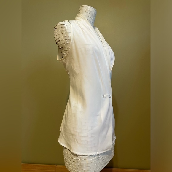 Braemar by Jeremy Scott -Vintage sleeveless white blouse with covered buttons - Picture 8 of 10